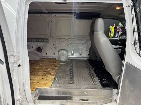Used 2014 Ford E-350 and Econoline 350 Extended Super Duty RWD image 13