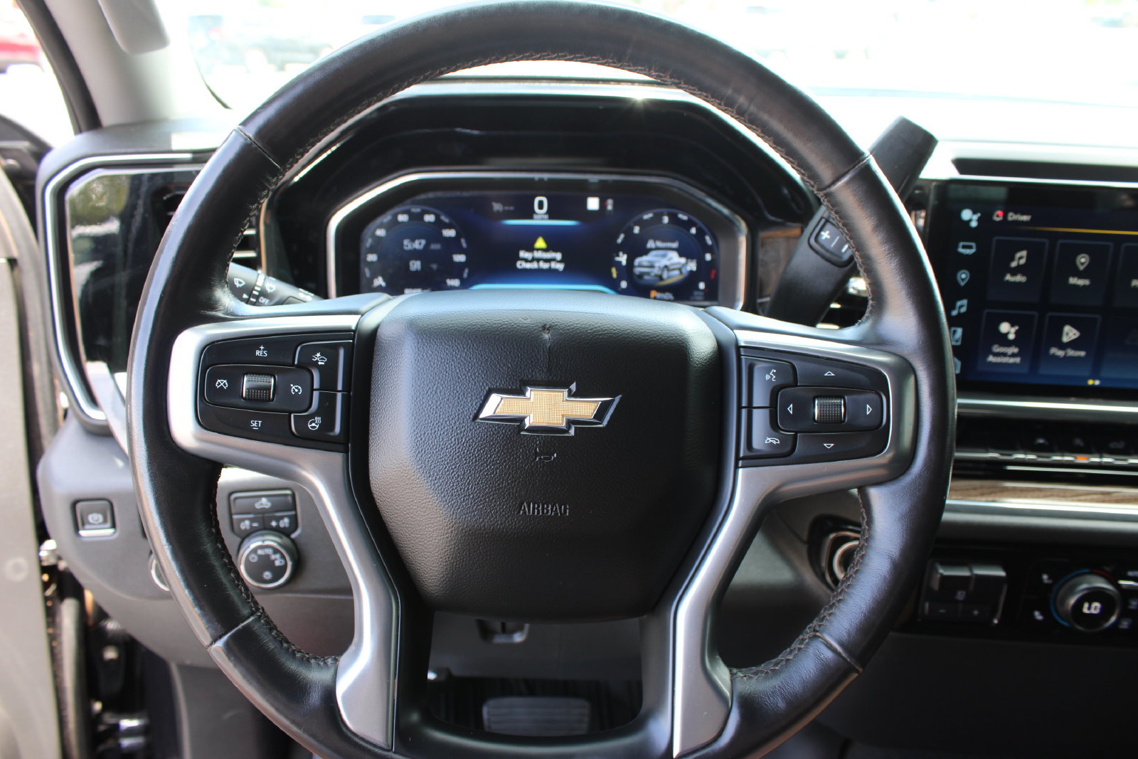Used 2022 Chevrolet Silverado 1500 LT w/ Z71 Off-Road Package AWD/4WD image 13