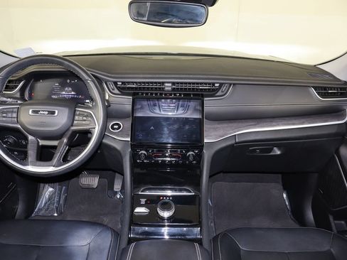 Used 2022 Jeep Grand Cherokee Limited AWD/4WD image 13