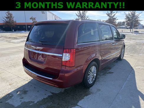 Used 2016 Chrysler Town & Country Touring-L image 31