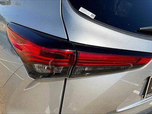 Used 2021 Toyota Highlander Limited image 32