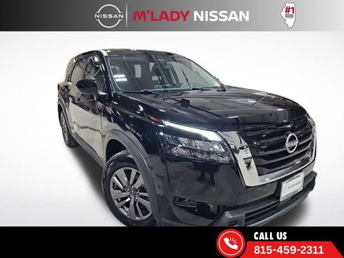 Used 2023 Nissan Pathfinder S image 1