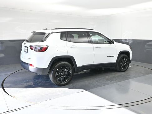 New 2026 Jeep Compass Latitude image 15