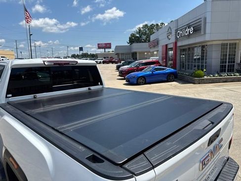 Used 2023 GMC Sierra 2500 AT4 w/ AT4 Premium Plus Package AWD/4WD image 10