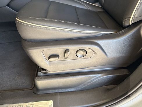 Used 2025 Chevrolet Suburban Premier image 5