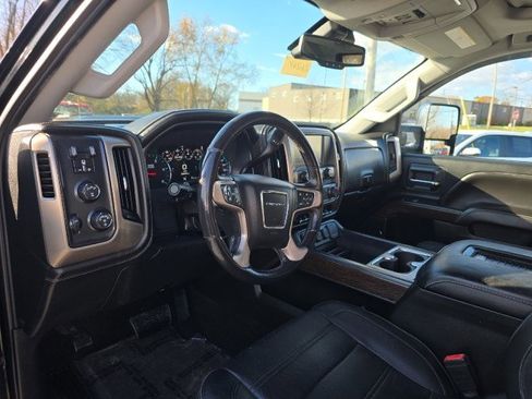 Used 2018 GMC Sierra 2500 Denali image 3