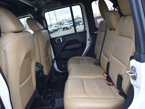 Used 2018 Jeep Wrangler Unlimited Sahara AWD/4WD image 23