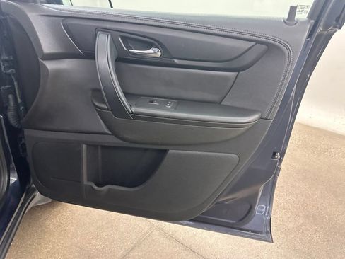 Used 2015 Chevrolet Traverse LT w/ Style and Technology Package FWD image 20