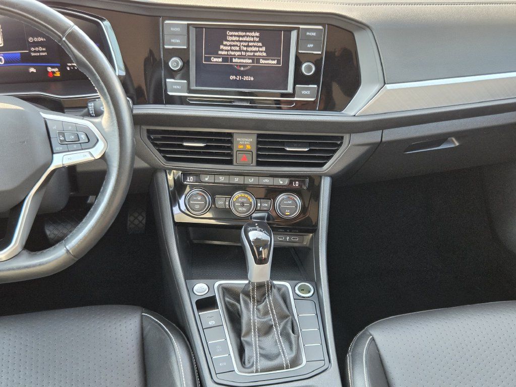 Used 2024 Volkswagen Jetta SE FWD image 16