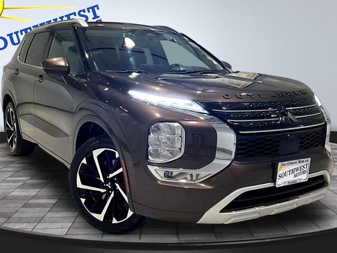 Used 2024 Mitsubishi Outlander SEL AWD/4WD image 3