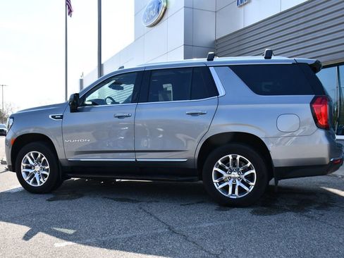 Used 2023 GMC Yukon SLT w/ SLT Premium Package AWD/4WD image 3