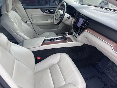 Used 2021 Volvo S60 T5 Momentum image 20