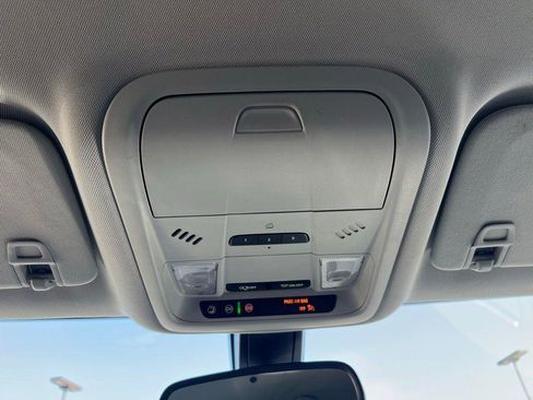 Used 2020 Chevrolet Blazer LT image 34