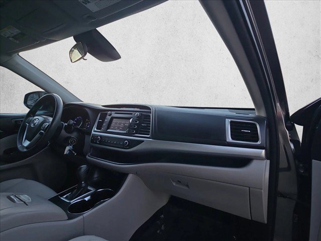 Used 2018 Toyota Highlander LE FWD image 22