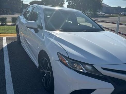Used 2018 Toyota Camry SE w/ Moonroof Package FWD image 5