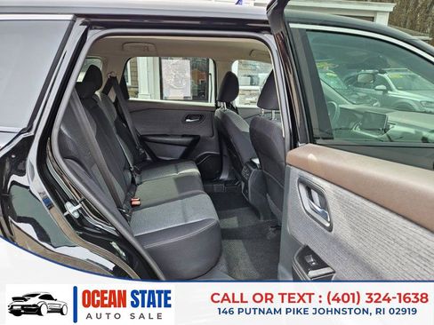 Used 2021 Nissan Rogue SV image 12