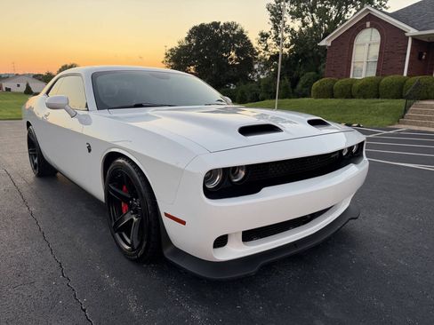 Used 2019 Dodge Challenger SRT Hellcat w/ Laguna Leather Package RWD image 12