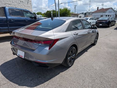 Used 2023 Hyundai Elantra SEL w/ Cargo Package FWD image 6