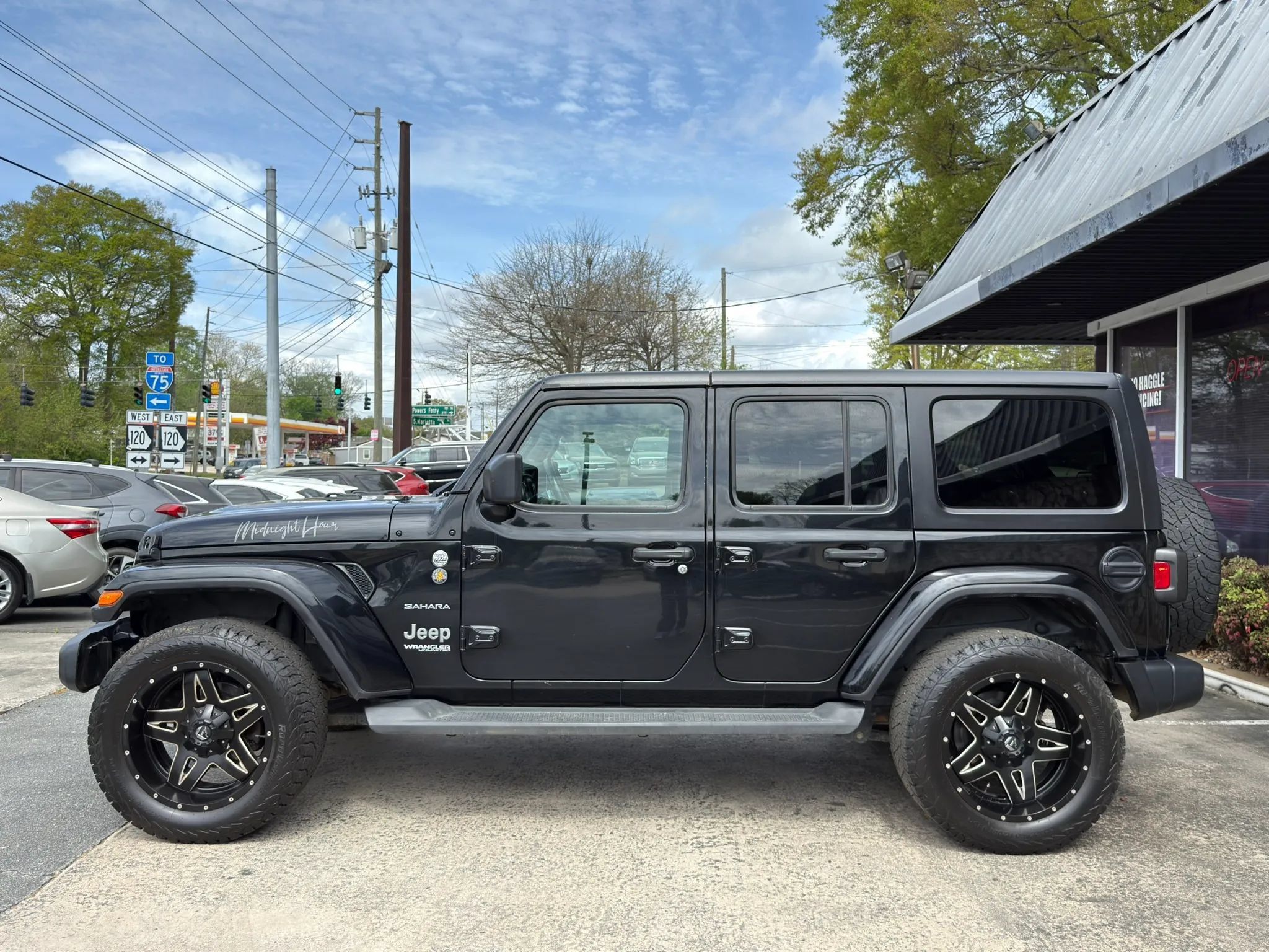 Used 2020 Jeep Wrangler Unlimited Sahara AWD/4WD image 9