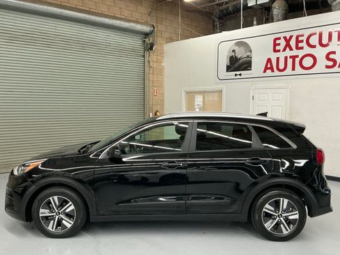 Used 2022 Kia Niro LXS w/ Digital Cluster Package image 8