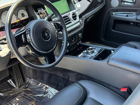 Used 2017 Rolls-Royce Ghost RWD image 2
