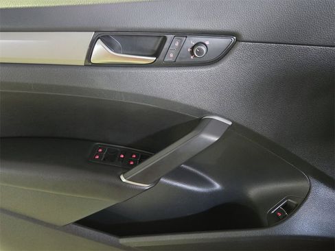 Used 2022 Volkswagen Passat 2.0T SE image 26