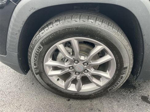 Used 2023 GMC Terrain SLT image 16