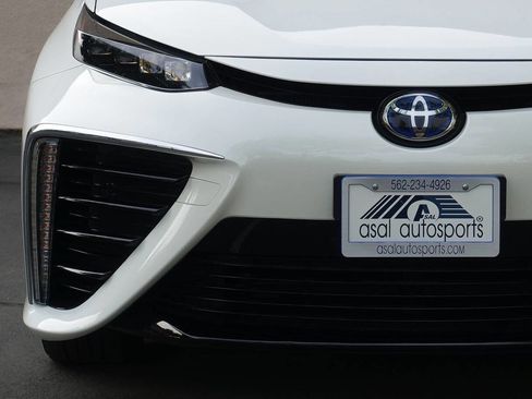 Used 2017 Toyota Mirai FWD image 3
