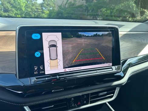 New 2026 Volkswagen Atlas SE FWD image 16