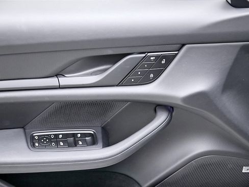 Used 2022 Porsche Taycan image 25