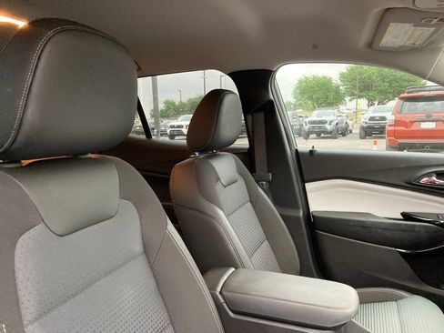 Used 2025 Chevrolet Trax LT image 10