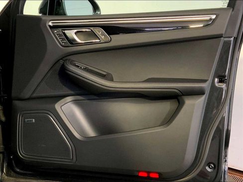 Certified 2024 Porsche Macan image 26
