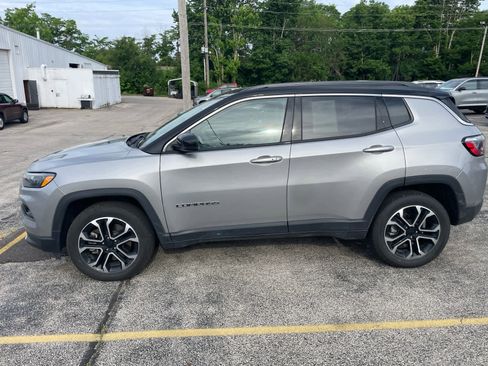Used 2023 Jeep Compass Limited AWD/4WD image 2