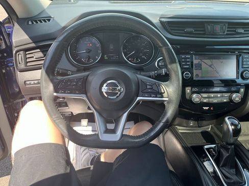 Used 2017 Nissan Rogue SL w/ SL Premium Package FWD image 16