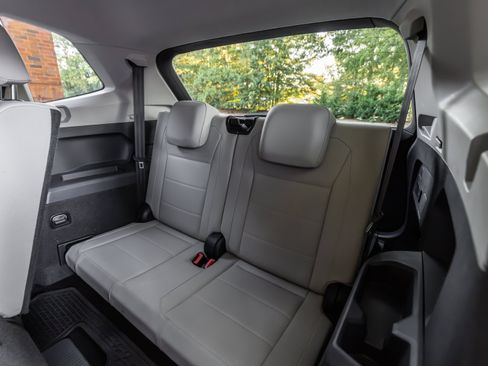 Used 2018 Volkswagen Tiguan SE FWD image 14