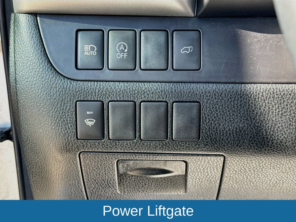Used 2018 Toyota Highlander SE FWD image 11