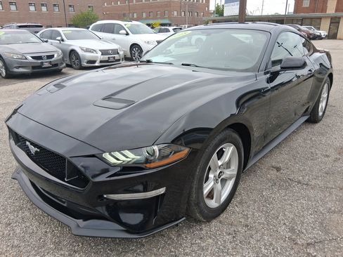 Used 2018 Ford Mustang Coupe RWD image 3