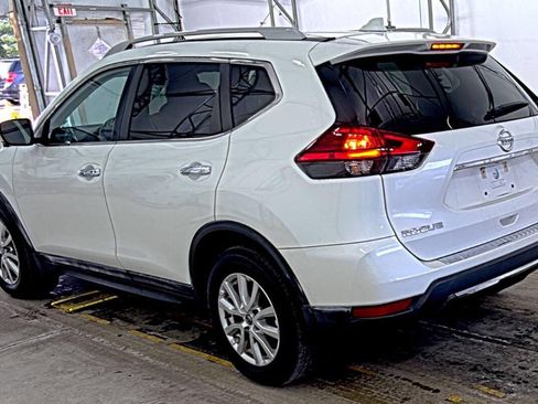 Used 2017 Nissan Rogue SV w/ Sun & Sound Touring Package image 16