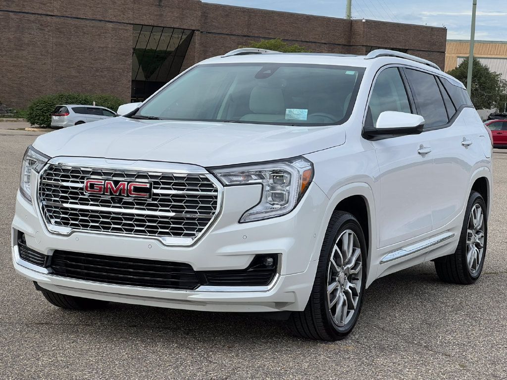 Used 2023 GMC Terrain Denali w/ Denali Premium Package AWD/4WD image 46
