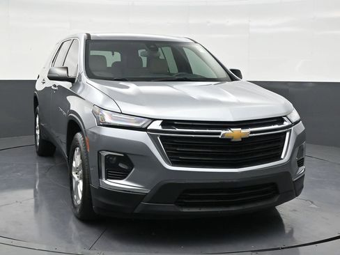 Used 2023 Chevrolet Traverse LS image 7