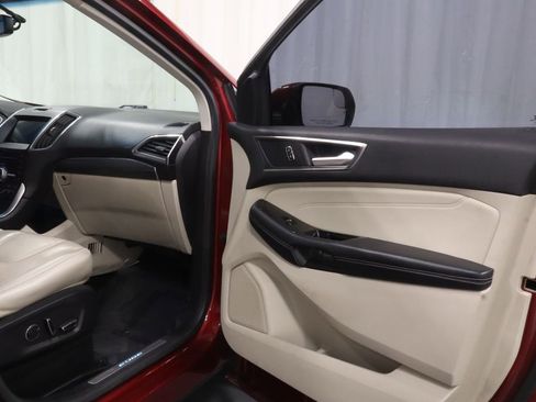 Used 2018 Ford Edge Titanium w/ Equipment Group 301A AWD/4WD image 14