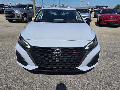 Used 2024 Nissan Altima 2.0 SR FWD image 2