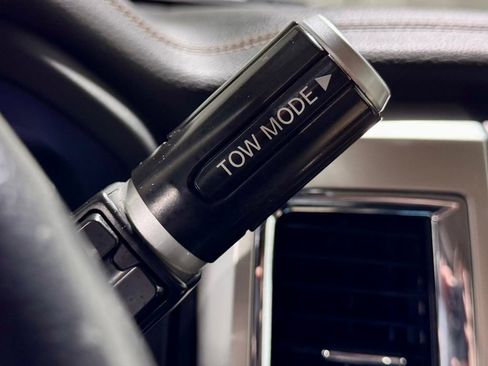 Used 2016 Nissan Titan SL image 20