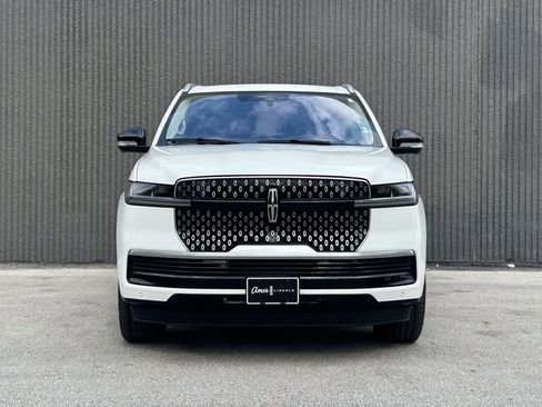 Certified 2025 Lincoln Navigator L Reserve AWD/4WD image 9