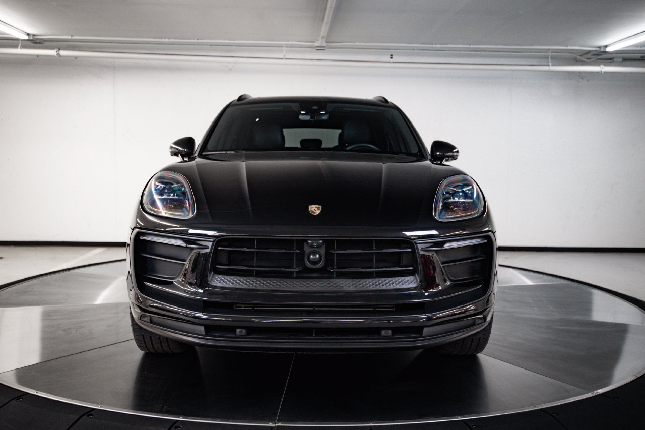 Certified 2025 Porsche Macan AWD/4WD image 10
