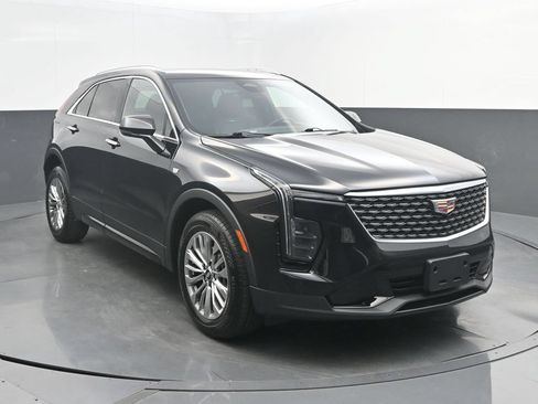 Used 2024 Cadillac XT4 Premium Luxury FWD image 9