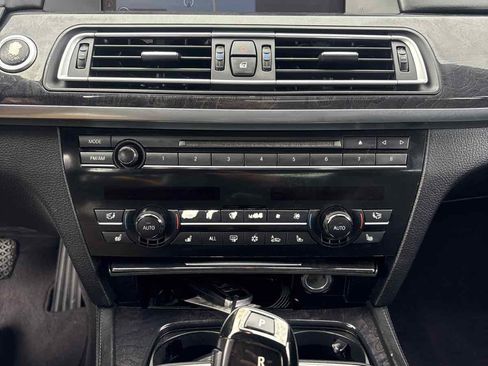 Used 2010 BMW 750Li image 29