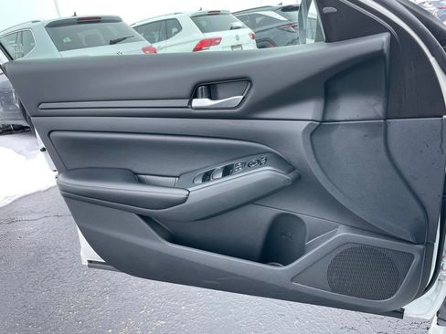 Used 2025 Nissan Altima 2.5 SV image 47