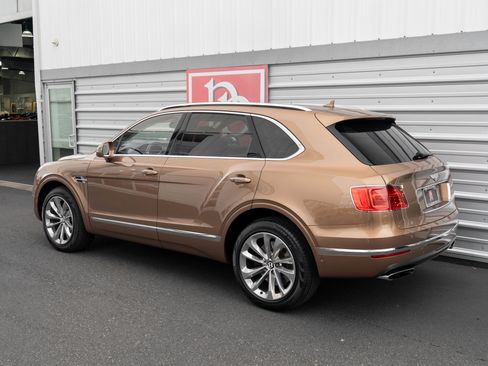 Used 2017 Bentley Bentayga image 56