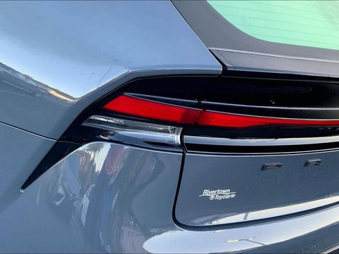 Used 2025 Toyota Prius LE FWD image 27